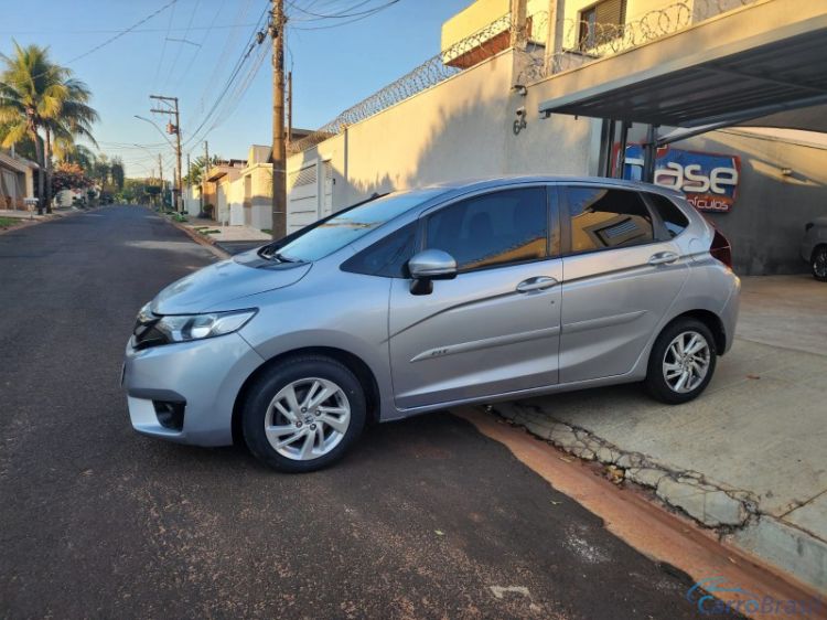 Base Veículos | Fit LX CVT 1.5 Flex 17/17 - foto 1
