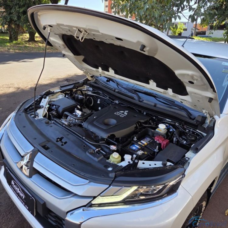 Radan Veiculos | L-200 Mitsubishi Triton Sport Hpe 2.4 Cd Diesel Aut. 23/23 - foto 4