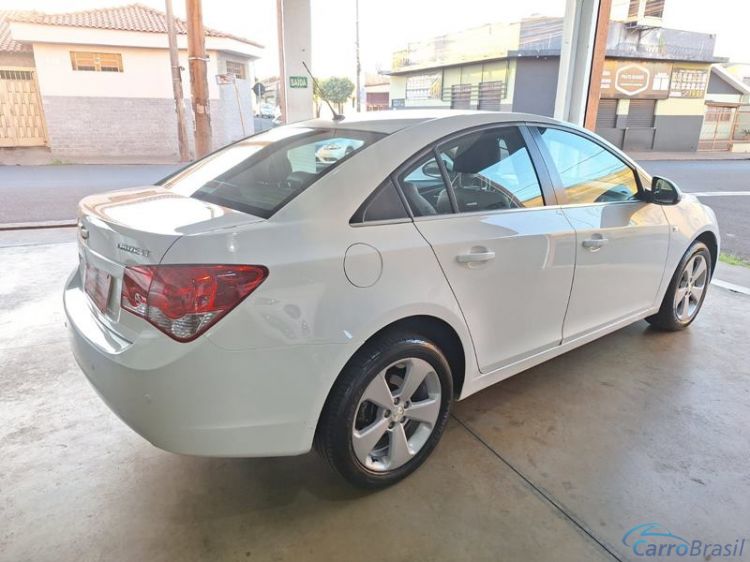 Alexandre Automoveis | Cruze Sedan LT 1.8 Aut. 4P. 14/14 - foto 9