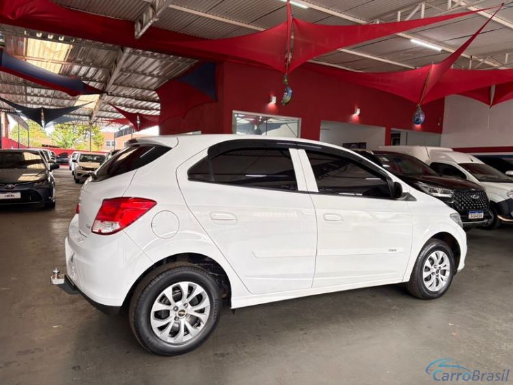 Renan Veículos | Onix Hatch LT 1.0 8V Mec. 4P. 14/14 - foto 10