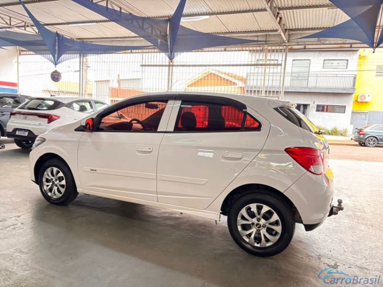 Renan Veículos | Onix Hatch LT 1.0 8V Mec. 4P. 14/14 - foto 2