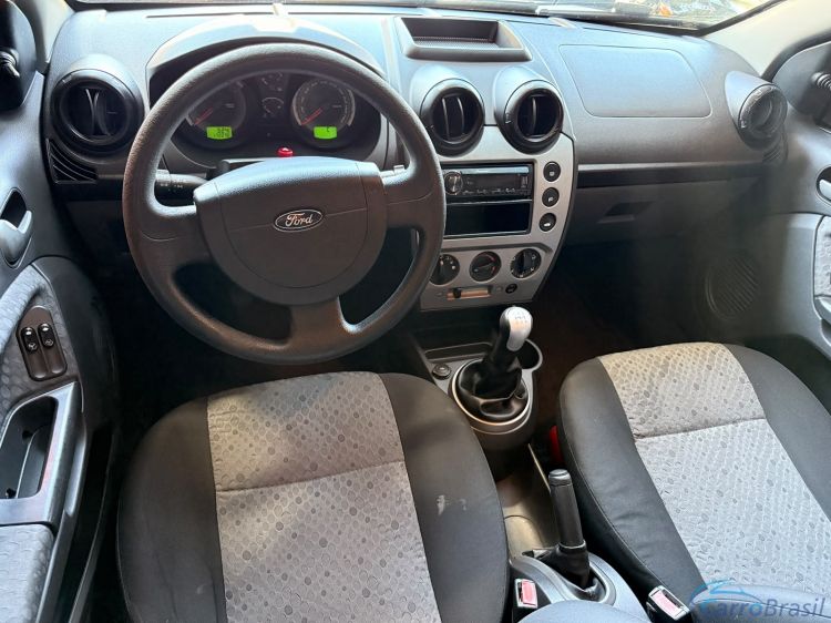 Unna Veículos | Fiesta Hatch Zetec Rocam 1.6 Class 4P. 13/13 - foto 3