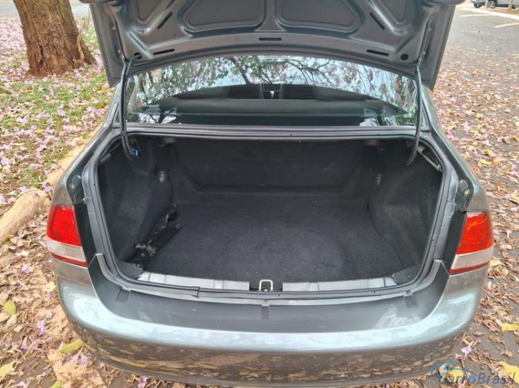 R.L. Veículos | Corsa Sedan 1.0 LS 8V 4P. 11/12 - foto 9