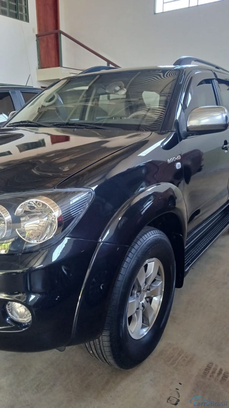 Victor Veículos | Hilux SW4 SRV 3.0 5L 4X4 Aut. 4P. 07/07 - foto 1