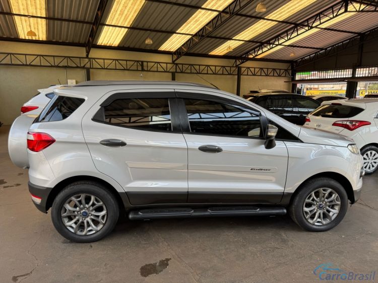 Avenida Veículos | EcoSport Freestyle 1.6 14/14 - foto 5