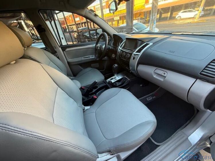 Kito Veículos | Pajero 3.2 HPE 4X4 7 LUGARES 16V TURBO INTERCOOLER DIESEL 4P AUTOMÁTICO 10/11 - foto 10