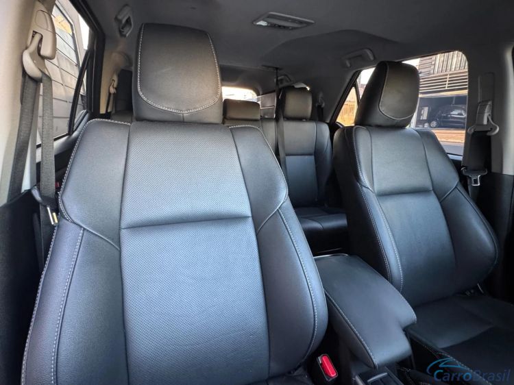 MV Automóveis | Hilux 2.8 D-4D TURBO DIESEL SRX PLATINUM 7L 4X4 AUTOMÁTICO 24/24 - foto 10