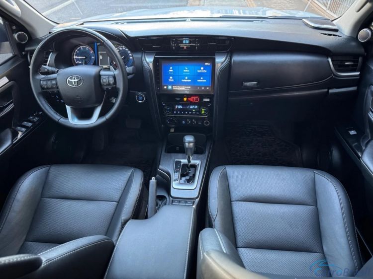 MV Automóveis | Hilux 2.8 D-4D TURBO DIESEL SRX PLATINUM 7L 4X4 AUTOMÁTICO 24/24 - foto 7