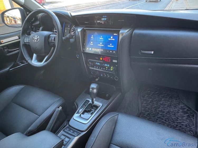 MV Automóveis | Hilux 2.8 D-4D TURBO DIESEL SRX PLATINUM 7L 4X4 AUTOMÁTICO 24/24 - foto 9