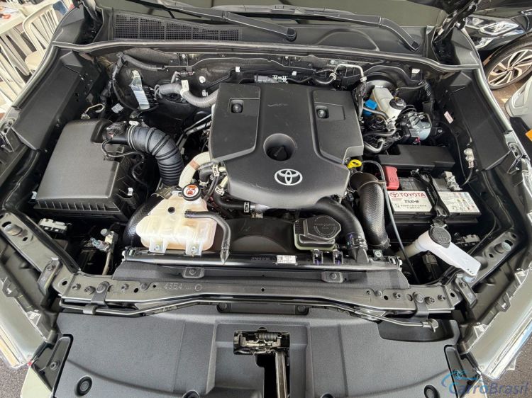 MV Automóveis | Hilux 2.8 D-4D TURBO DIESEL CD SRX PLUS 4X4 AUTOMÁTICO 25/25 - foto 10