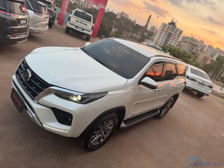 Benetão Veículos | Hilux SW4 SRX 4x4 2.8 TDI 16V Dies. Aut. 21/21 - foto 2