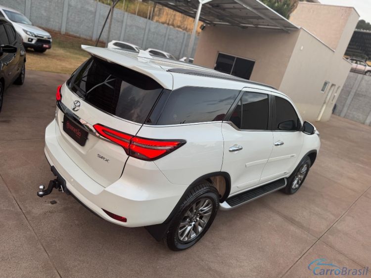 Benetão Veículos | Hilux SW4 SRX 4x4 2.8 TDI 16V Dies. Aut. 21/21 - foto 4