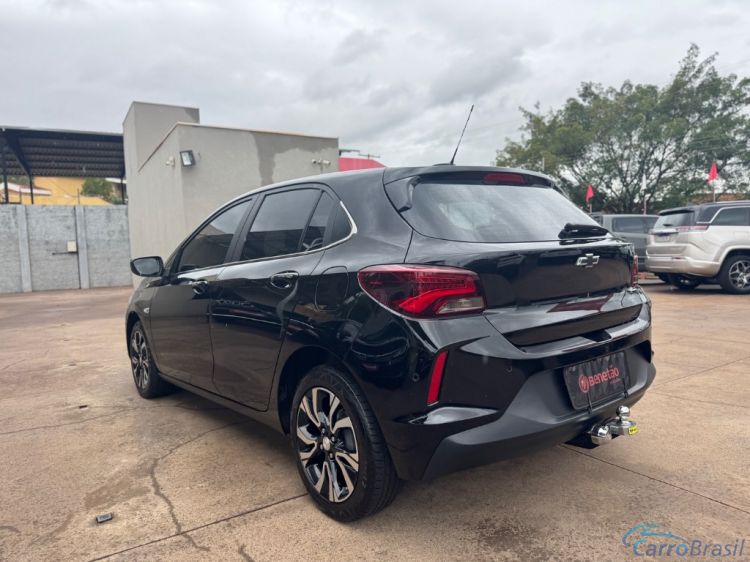 Benetão Veículos | Onix HATCH PREM. 1.0 12V TB Flex 5p Aut. 23/24 - foto 4