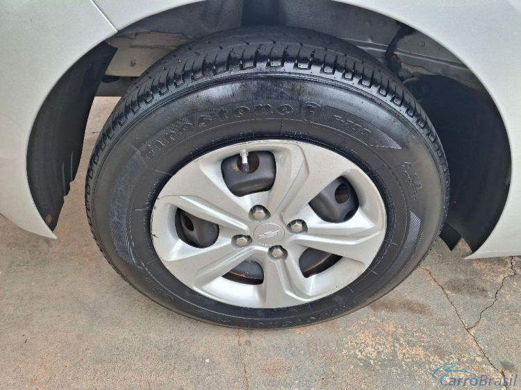 Scaranelo Veículos | Onix HATCH 1.0 12V Flex 5p Mec. 20/20 - foto 4