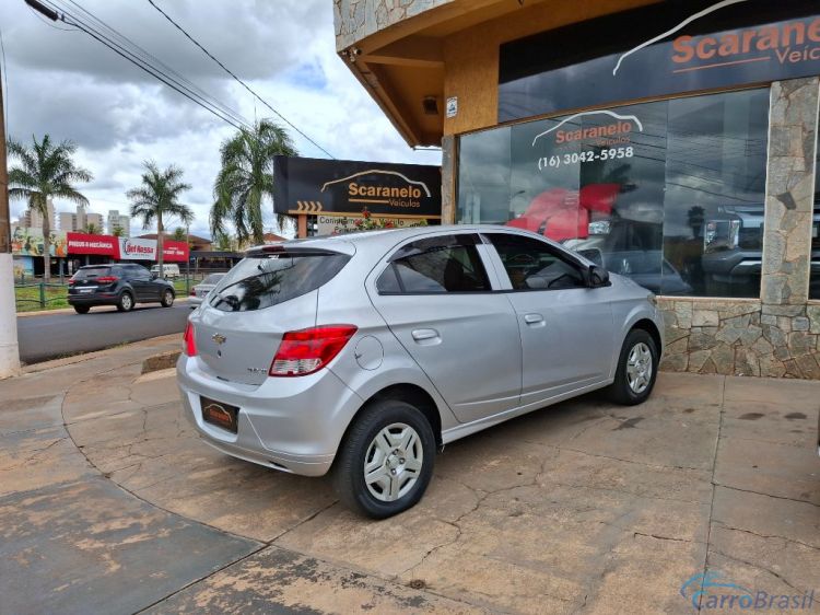 Scaranelo Veículos | Onix HATCH LT 1.0 8V FlexPower 5p Mec. 15/16 - foto 6