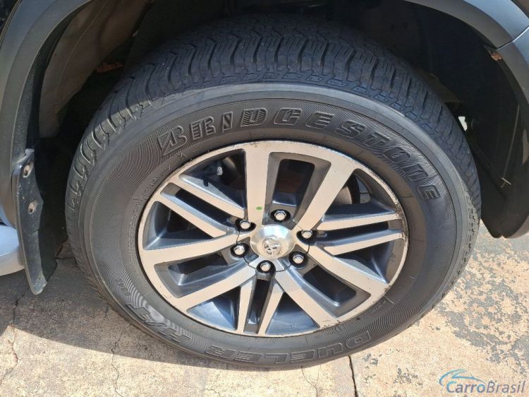 Scaranelo Veículos | Hilux SW4 SRX 4x4 2.8 TDI 16V Dies. Aut. 17/17 - foto 4