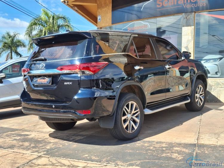 Scaranelo Veículos | Hilux SW4 SRX 4x4 2.8 TDI 16V Dies. Aut. 17/17 - foto 5