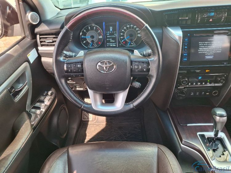 Scaranelo Veículos | Hilux SW4 SRX 4x4 2.8 TDI 16V Dies. Aut. 17/17 - foto 8