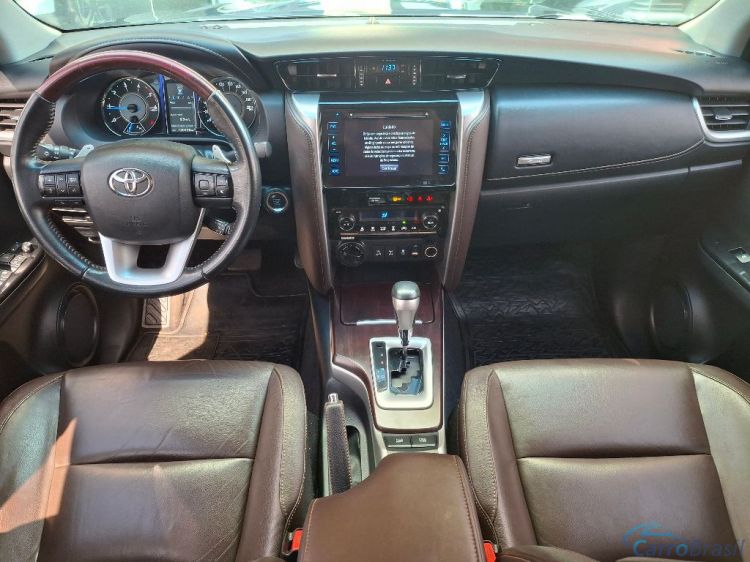 Scaranelo Veículos | Hilux SW4 SRX 4x4 2.8 TDI 16V Dies. Aut. 17/17 - foto 10