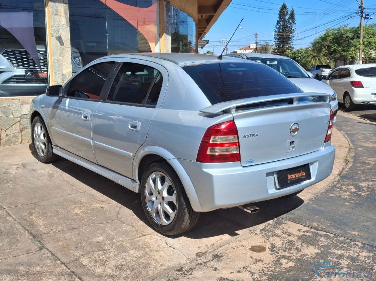 Scaranelo Veículos | Astra Hatch Advantage 2.0 MPFI 8V FlexPower 5p 11/11 - foto 7