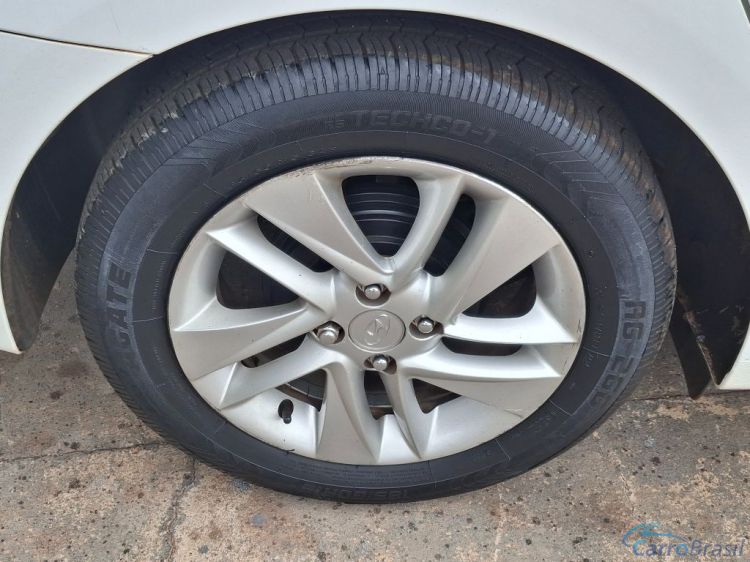 Scaranelo Veículos | HB 20 Premium 1.6 Flex 16V Aut. 4p 13/14 - foto 4