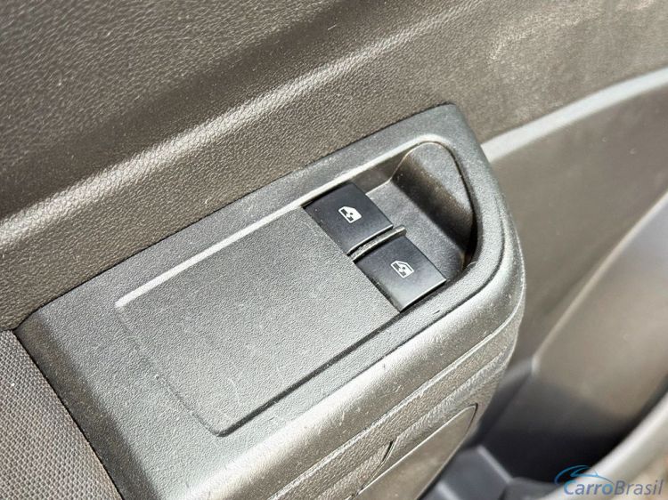 3D Multimarcas | Onix 1.4 MPFI LT 8V 16/16 - foto 9