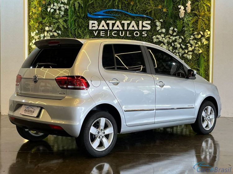 Batatais Veículos | Fox VolksWagen Fox Highline1.6 Flex 16V 5p - Prata - 2018 17/18 - foto 3