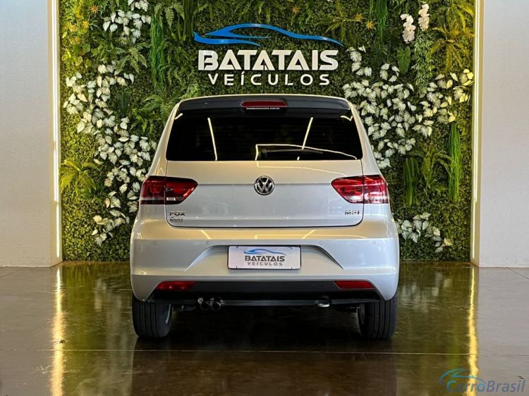 Batatais Veículos | Fox VolksWagen Fox Highline1.6 Flex 16V 5p - Prata - 2018 17/18 - foto 4
