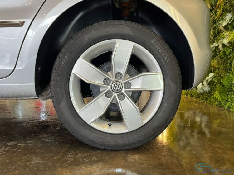 Batatais Veículos | Fox VolksWagen Fox Highline1.6 Flex 16V 5p - Prata - 2018 17/18 - foto 5