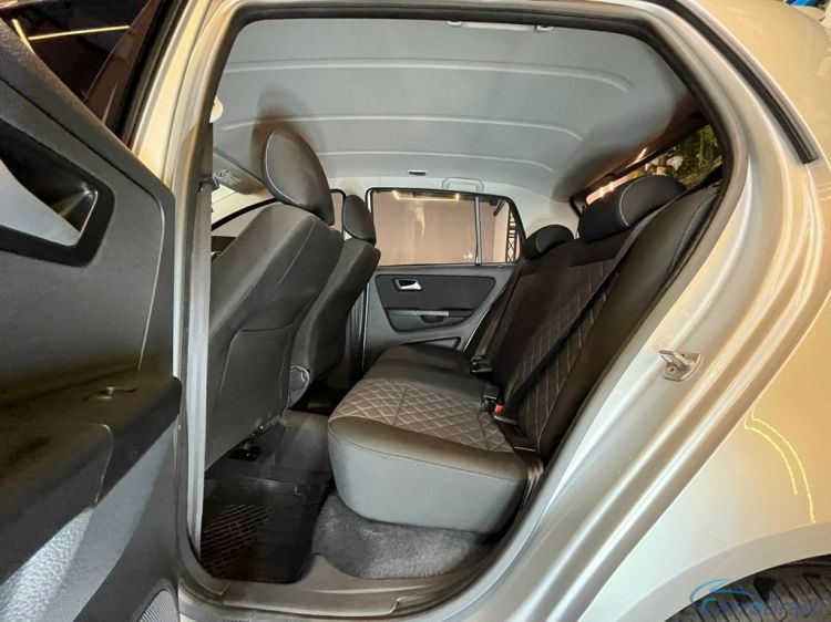 Batatais Veículos | Fox VolksWagen Fox Highline1.6 Flex 16V 5p - Prata - 2018 17/18 - foto 7