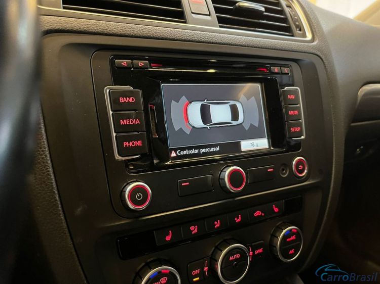 Batatais Veículos | Jetta VolksWagen JETTA Highline 2.0 TSI 16V 4p Tiptronic - Preto - 2014 14/14 - foto 10