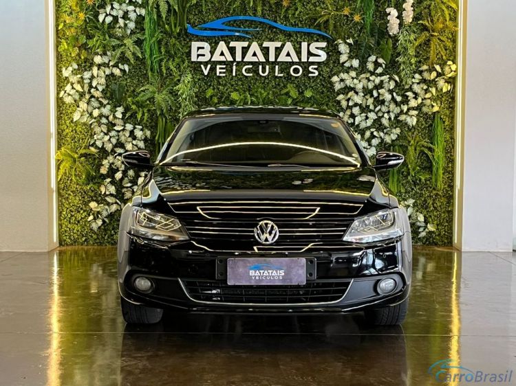 Batatais Veículos | Jetta VolksWagen JETTA Highline 2.0 TSI 16V 4p Tiptronic - Preto - 2014 14/14 - foto 2