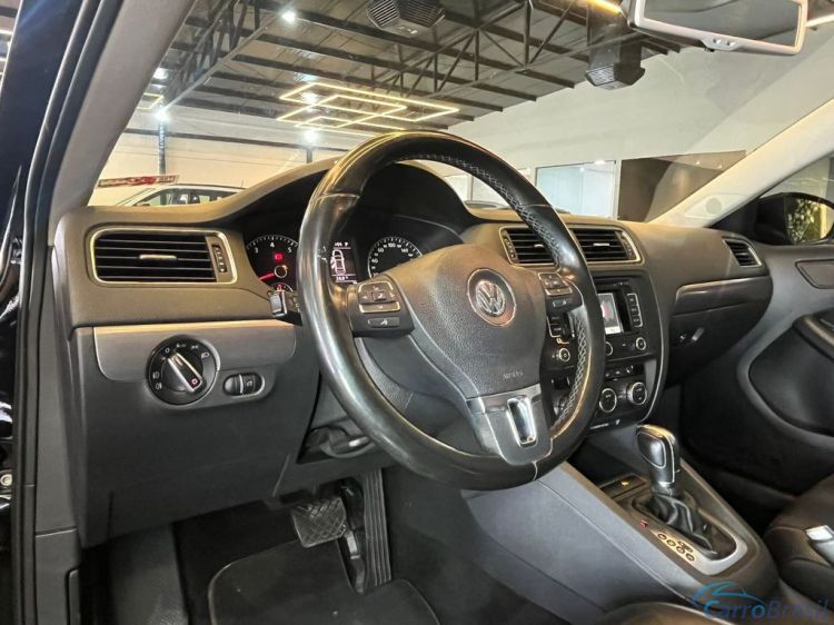Batatais Veículos | Jetta VolksWagen JETTA Highline 2.0 TSI 16V 4p Tiptronic - Preto - 2014 14/14 - foto 8
