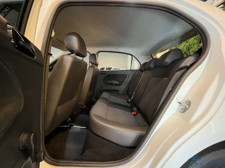 Batatais Veículos | Gol VolksWagen Gol 1.0 Flex 12V 5p - Branco - 2023 22/23 - foto 9