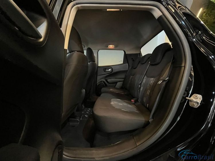 Batatais Veículos | Toro Fiat Toro Freedom 1.8 16V Flex Aut. - Preto - 2017 17/17 - foto 9