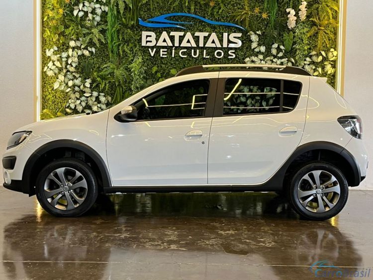 Batatais Veículos | Sandero Renault SANDERO STEPWAY Dynamiq. Flex 1.6 16V 5p - Branco - 2018 17/18 - foto 4