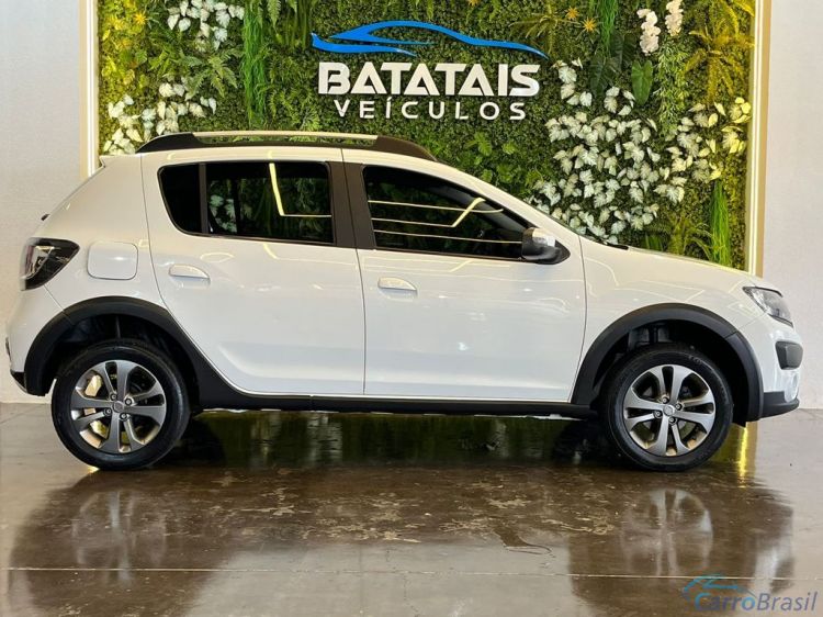 Batatais Veículos | Sandero Renault SANDERO STEPWAY Dynamiq. Flex 1.6 16V 5p - Branco - 2018 17/18 - foto 6