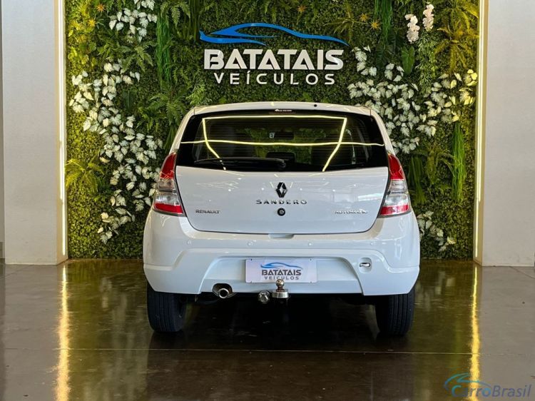 Batatais Veículos | Sandero Renault SANDERO Privilège Hi-Flex 1.6 16V 5p Aut - Branco - 2014 13/14 - foto 5