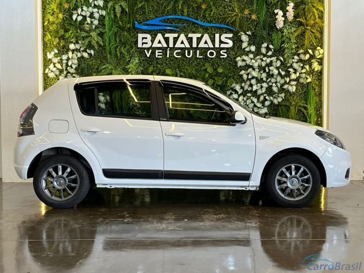 Batatais Veículos | Sandero Renault SANDERO Privilège Hi-Flex 1.6 16V 5p Aut - Branco - 2014 13/14 - foto 6