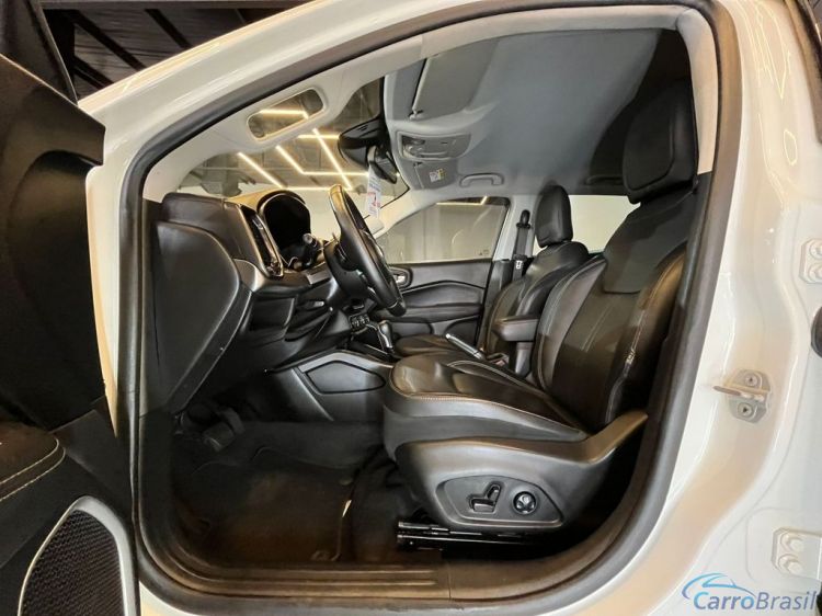 Batatais Veículos | Toro Fiat Toro Volcano 2.0 16V 4x4 TB Diesel Aut. - Branco - 2023 23/23 - foto 8