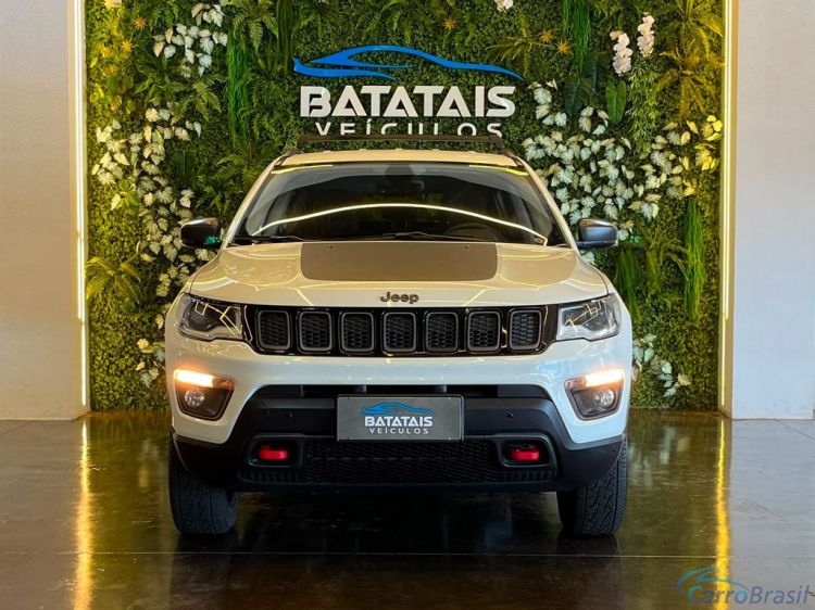 Batatais Veículos | Compass Jeep COMPASS TRAILHAWK 2.0 4x4 Dies. 16V Aut. - Branco - 2017 17/17 - foto 2