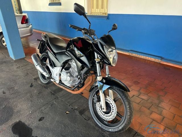 Mais detalhes do Honda CB 300R Gasolina
