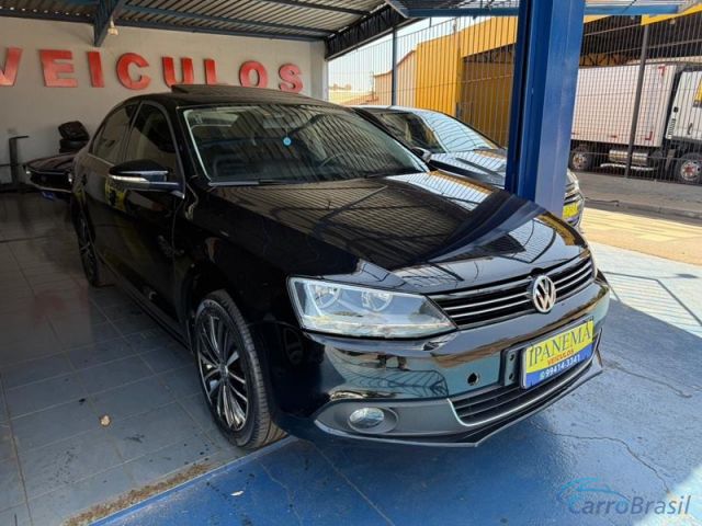 Mais detalhes do Volkswagen Jetta TSI 4P.  Flex