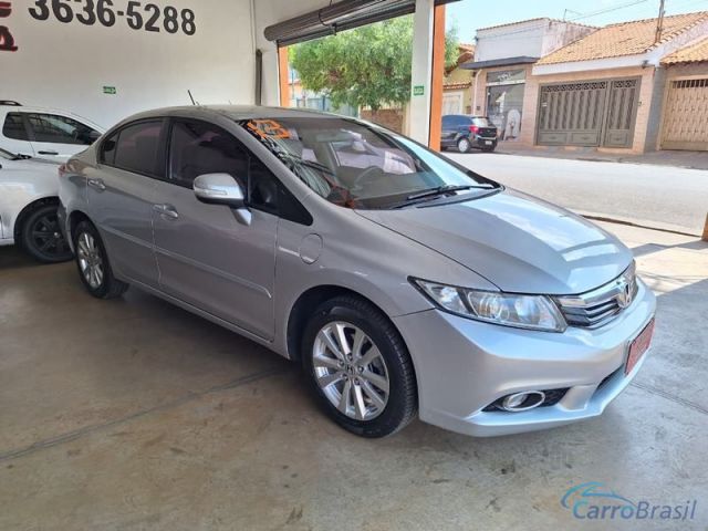 Mais detalhes do Honda Civic LXL 4P.  