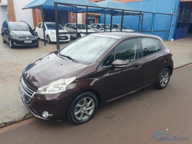 Mais detalhes do Peugeot 208 Allure 1.5 Teto Solar Flex