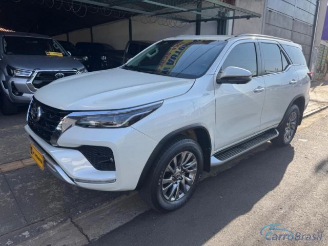 Mais detalhes do Toyota Hilux 2.8 D-4D TURBO DIESEL SRX 7L 4X4 AUTOMTICO Diesel