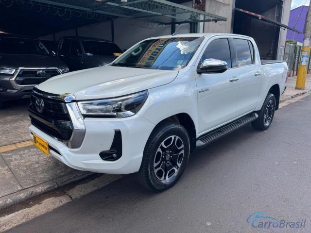 Mais detalhes do Toyota Hilux 2.8 D-4D TURBO DIESEL CD SRX 4X4 AUTOMÁTICO Diesel