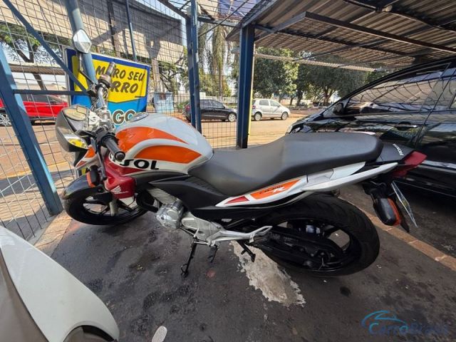 Mais detalhes do Honda CB 300R