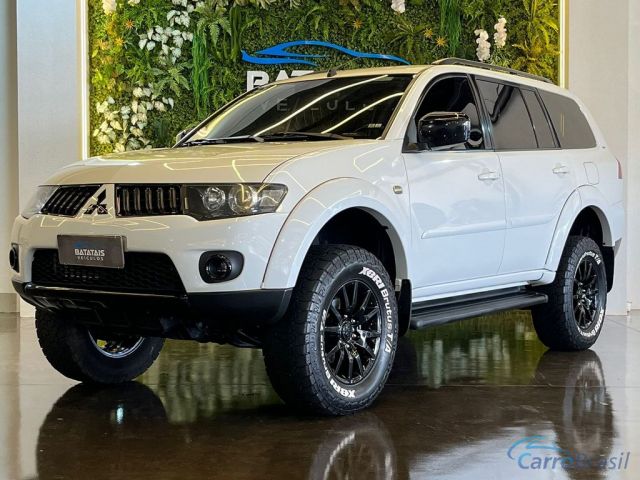 Mais detalhes do Mitsubishi Pajero Mitsubishi Pajero DAKAR HPE 3.2 4x4 T.I Dies 5p Aut - Branco - 2013 Diesel