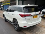 MV Automóveis | Hilux 2.8 SRX 4X4 7 LUGARES 16V TURBO INTERCOOLER DIESEL 4P AUTOMÁTICO 17/18 - foto 4